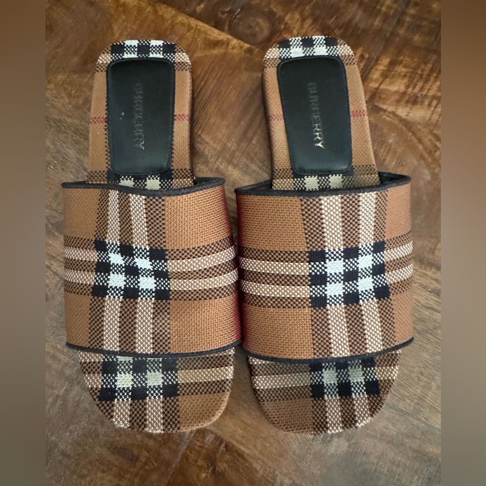 Burberry Wilma Check Flat Slide Sandals On Leather Size 37